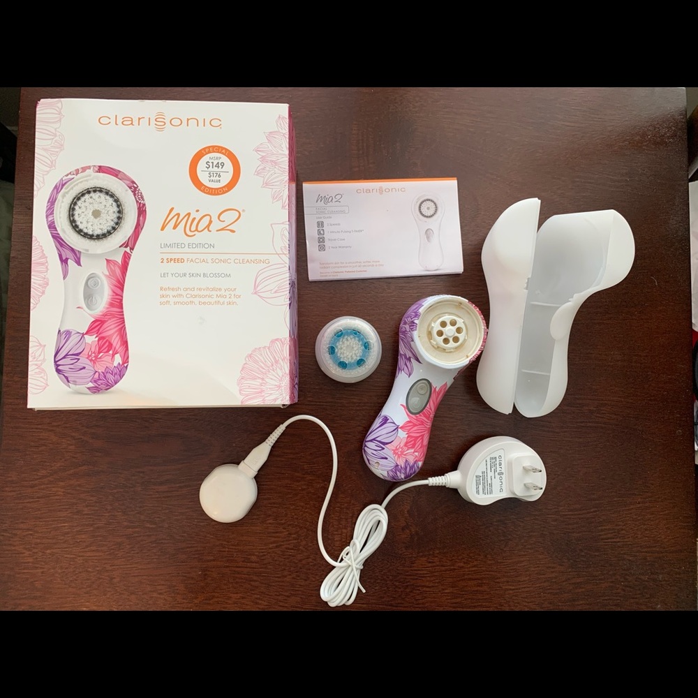 Clarisonic Mia 2 - Comes with brand new brush head